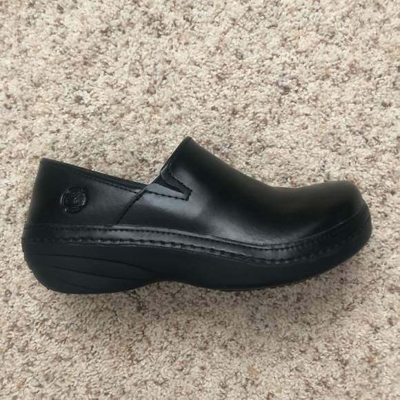 Timberland Pro woman’s anti-fatigue shoes. - Picture 3 of 6